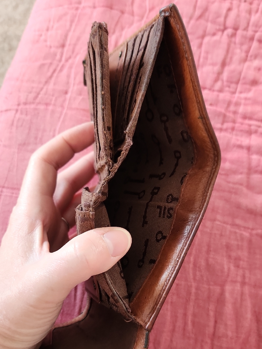Vintage Classic Fossil Women's Tan & Brown Leather Compact Wallet - Picture 10 of 13